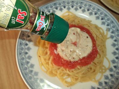 Espagueti con Tomate y Pechuga de Pollo