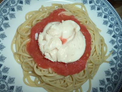 Espagueti con Tomate y Pechuga de Pollo