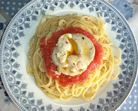 Espagueti con Tomate y Pechuga de Pollo