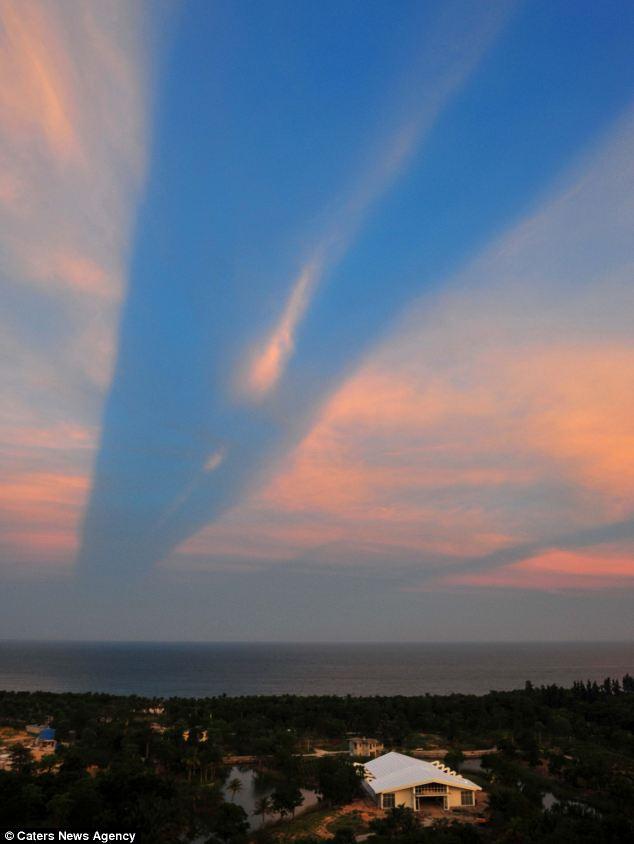 Un fenómeno astronómico inusual sobre el cielo en la ciudad de Boao Qionghai Ciudad, provincia de Hainan, en el sur de China