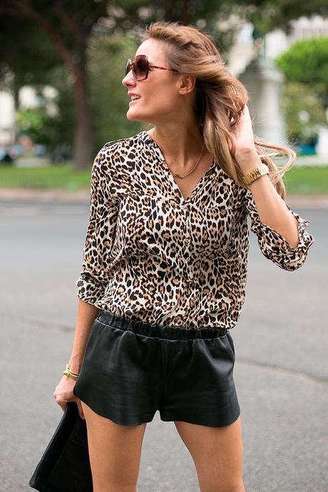 OUTFITS, animal print, tendencias prefall 2013, camisa leopardo, zara sales, rebajas zara, leather shorts, mentirosas, asos clutch, elena estaun, fluor 