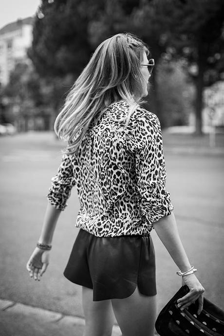 OUTFITS, animal print, tendencias prefall 2013, camisa leopardo, zara sales, rebajas zara, leather shorts, mentirosas, asos clutch, elena estaun, fluor 