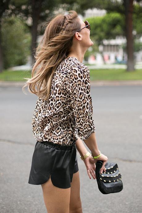 OUTFITS, animal print, tendencias prefall 2013, camisa leopardo, zara sales, rebajas zara, leather shorts, mentirosas, asos clutch, elena estaun, fluor 