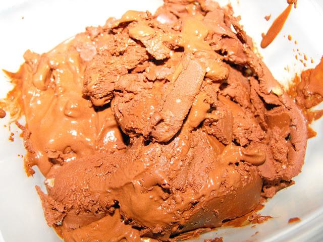 Helado de cacao Santa María y nueces en heladera con paso a paso