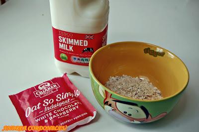 PORRIDGE DE CHOCOLATE BLANCO Y FRAMBUESAS. GACHAS DE AVENA.