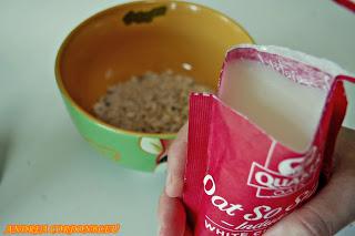 PORRIDGE DE CHOCOLATE BLANCO Y FRAMBUESAS. GACHAS DE AVENA.