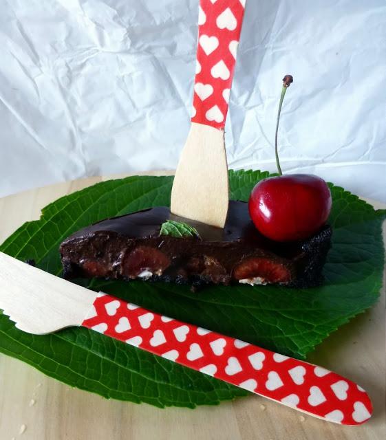 Ganaché de Chocolate Negro sobre Cerezas rellenas... Ganaché de Chocolate Negro sobre Cerezas rellenas...