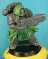 Capucha y ropajes con masilla verde