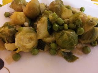 Coles Calabacin y guisantes rehogados