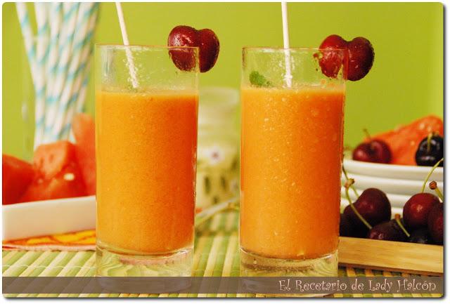 Gazpacho de sandía con cerezas