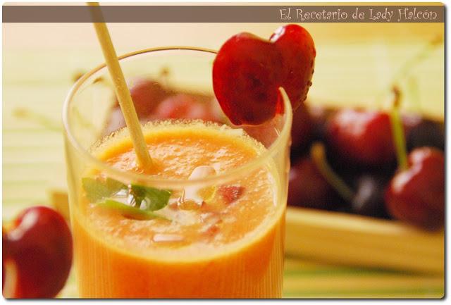 Gazpacho de sandía con cerezas