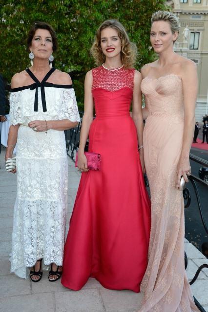 Charlene y Carolina de Mónaco, lección de estilo en el Baile de la Cruz Roja