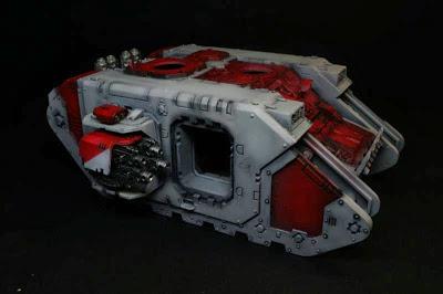 Vista derecha del Land Raider con lavado de óleo