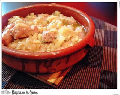 Salchichas encebolladas