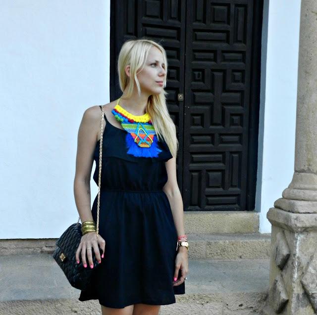 Look con collar Ethnic Chic