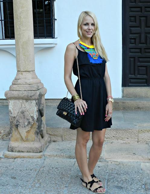 Look con collar Ethnic Chic