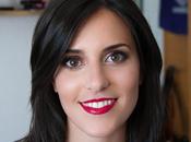 Maquillando para graduación María