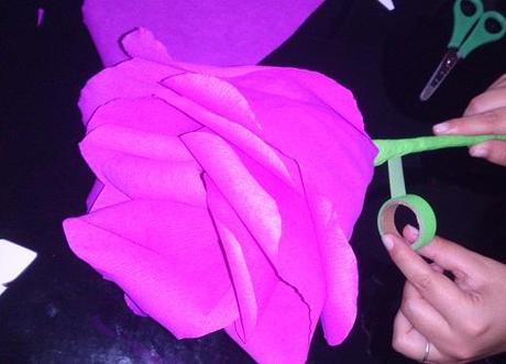 Unir pétalos DIY flor gigante