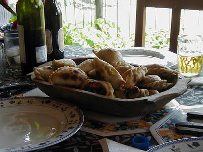 Bebidas y comidas regionales jujeñas.