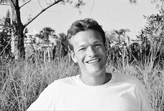 A propósito de Abbott (Chris Bachelder)