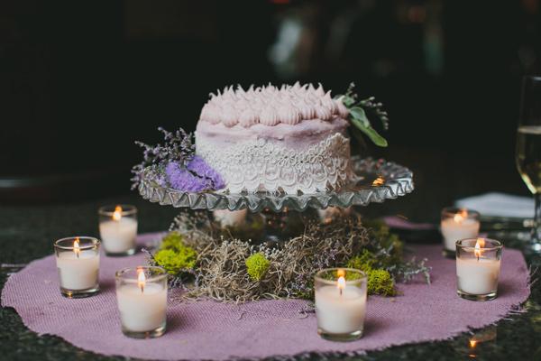 mesa puesta y novios en la NO-BODA!