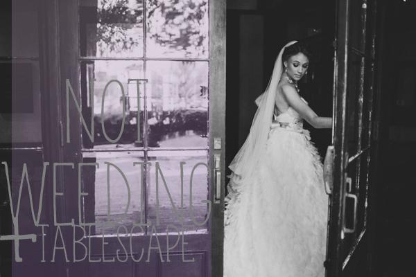 mesa puesta y novios en la NO-BODA!