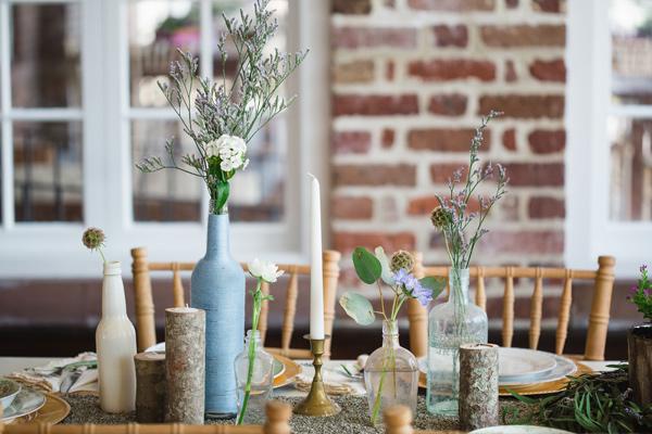 mesa puesta y novios en la NO-BODA!