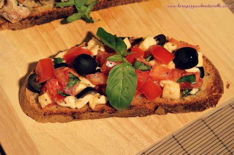 Trio de bruschette: caprese, berenjena y calabacín, sardinas y rúcula ~ recetas entrantes  ~ 182m