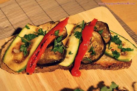 Trio de bruschette: caprese, berenjena y calabacín, sardinas y rúcula ~ recetas entrantes  ~ 184m