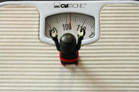 #Reto Salud # ~Perder 30 Kilos~ Compromiso Bloggero bascula.jpg