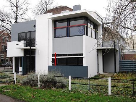 Casa vanguardista Neoplasticista en las afueras de Utrecht, inspirada en una obra de Piet Mondrian - Arquitecto Gerrit Rietveld Casa Schröder del año 1924 en Holanda vanguardista neoplasticista pre-Moderna