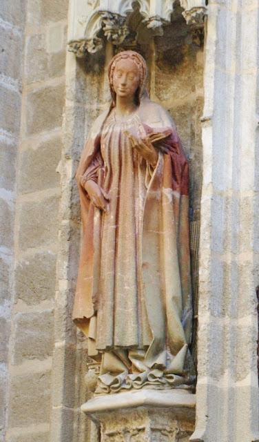 La Puerta del Bautismo (3): las figuras de la jamba izquierda.