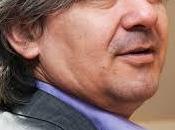 Remando solo, tragará corriente malo agruparse, peor separarse tormenta.