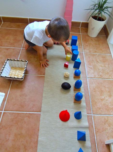 Montessori en Casa: Extensiones Sólidos Geométricos - Geometric Solids Extensions