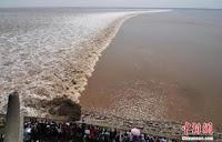 La impresionante ola de marea del río Qiantang