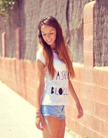 I AM A FASHION BLOGGER