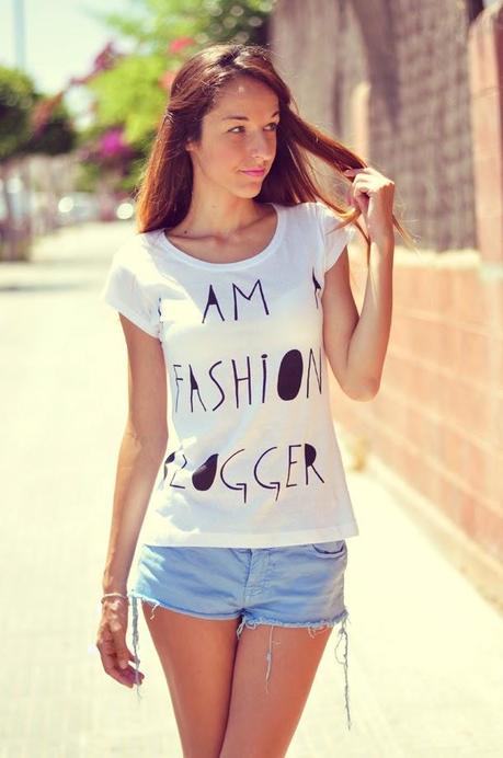 I AM A FASHION BLOGGER