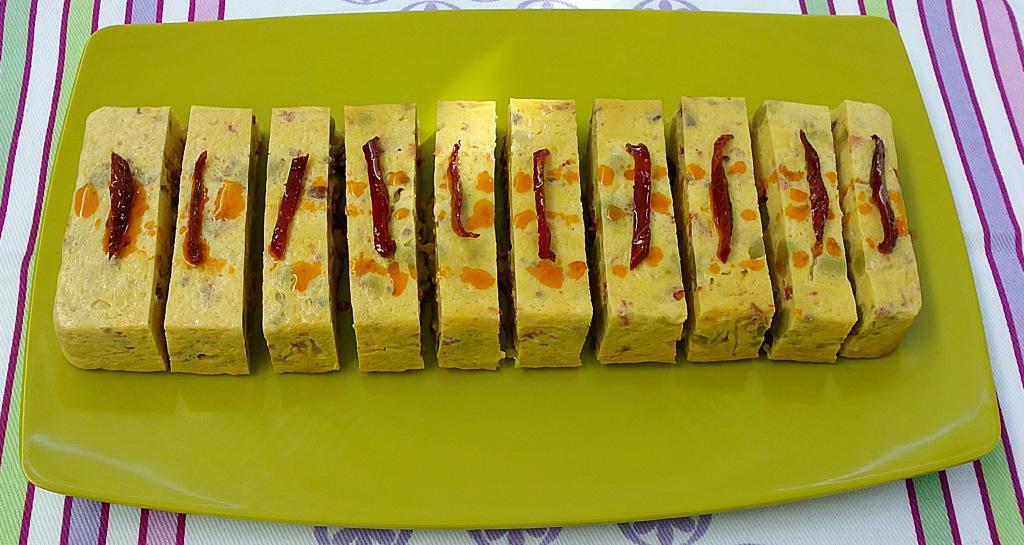 Flan salado de habitas tiernas, tomates secos y jamón (microondas)