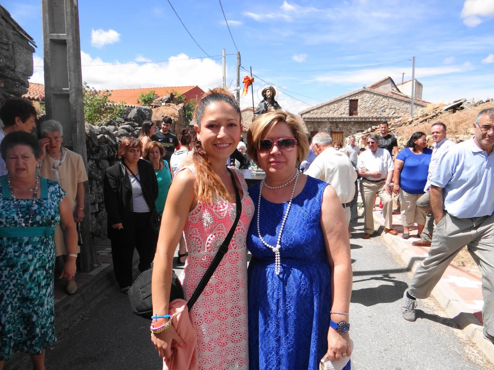 Outfit: Vestido de Blanco en tono coral