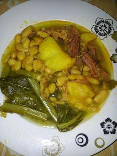 Lacón con Grelos y judías blancas