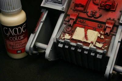 Blanco Hueso en la compuerta delantera del Land Raider