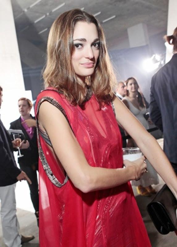 moncler-1461_11294290190.jpg_carousel_parties