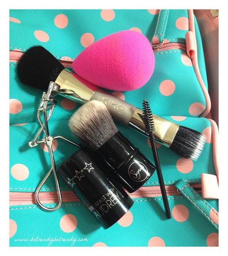 Qué maquillaje llevar de viaje este verano