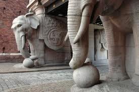 Esvásticas en Peracense.