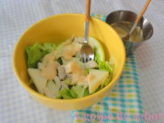 Ensalada de pollo, melón y queso