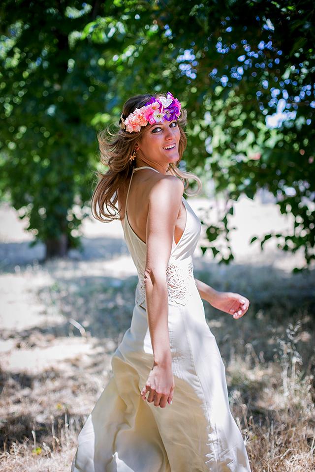 OUTFITS, WEDDING STYLE, vestido novia hippie, corona de flores novias,tocados bohochic, novias bohemias, jarlo london, white party, adamarina, pendientes libélula, cristina blanco, guiadeestilo, guia de estilo blog, spanish fashion blogger