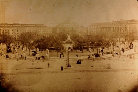 Plaza de Oriente en 1887 en Madrid