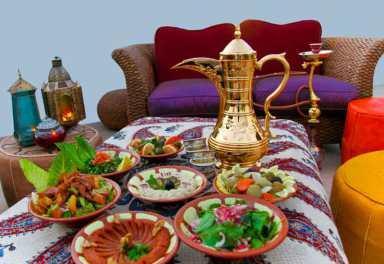 Mesa en el Ramadán para romper el ayuno. Foto de http://seudolab.com/