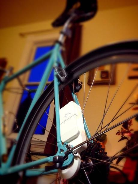 The Atom :: carga tu dispositivo móvil pedaleando