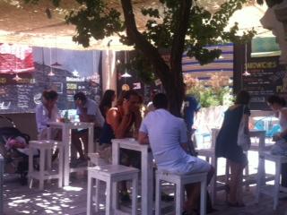 Tapeo, copas y boutique al fresco en The Patio